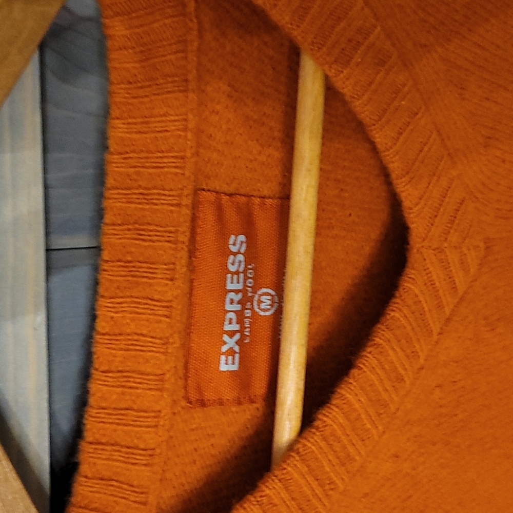Express Sweater - Picture 2 of 3